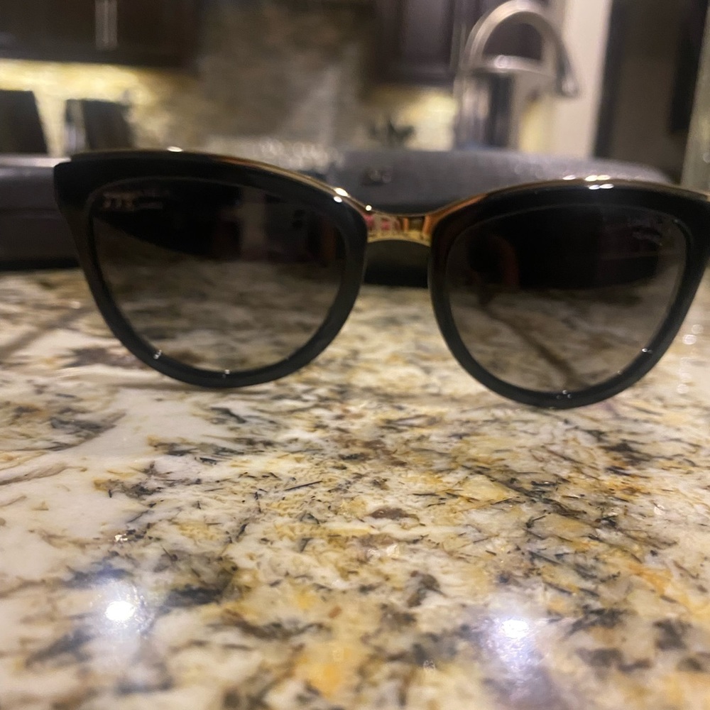 Brand new Chanel sunglasses no trades